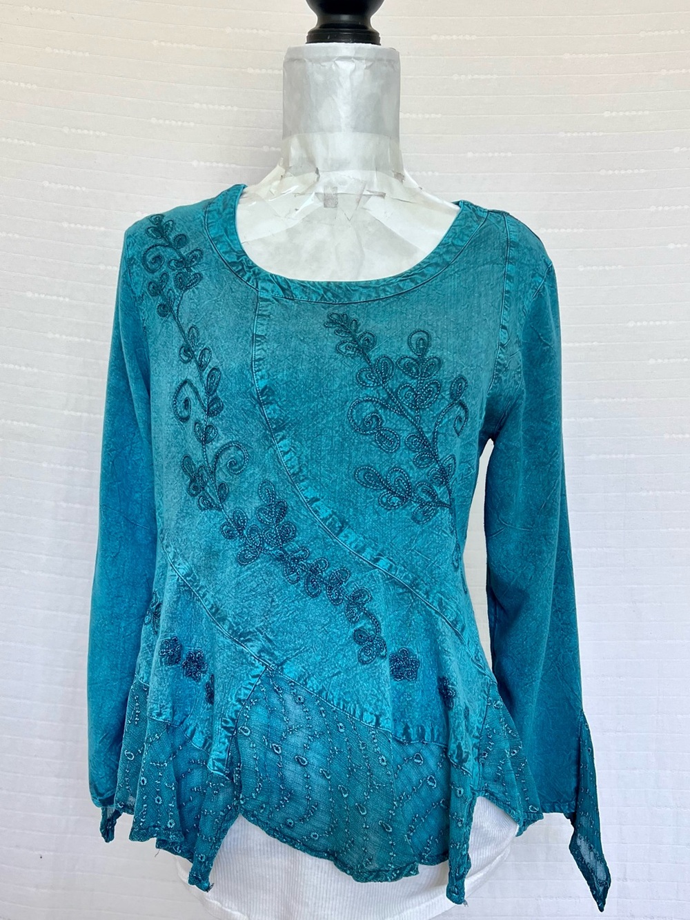 Sacred Threads teal embroidered long-sleeve top w/asymmetric kerchief hemline XL